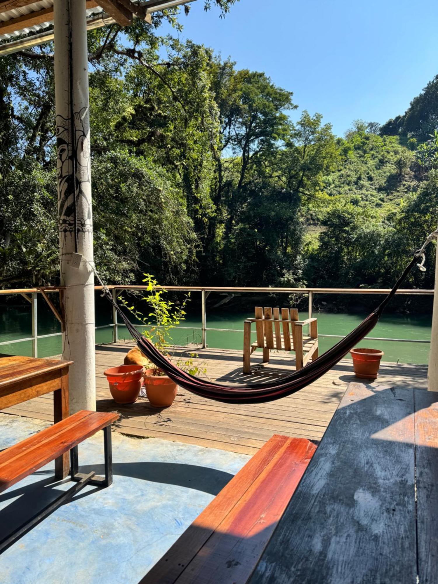 Pachamaya River Hostel Lanquín Exteriér fotografie